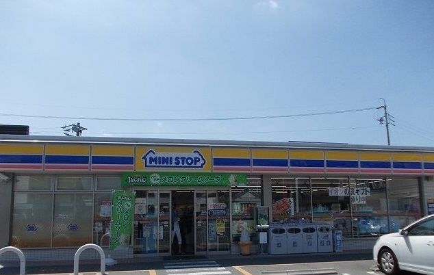 コンビニ　ミニストップ（コンビニ）まで800m