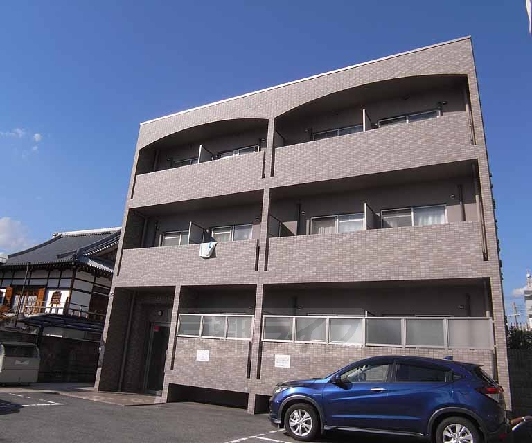 建物外観　南向きベランダのマンションです。