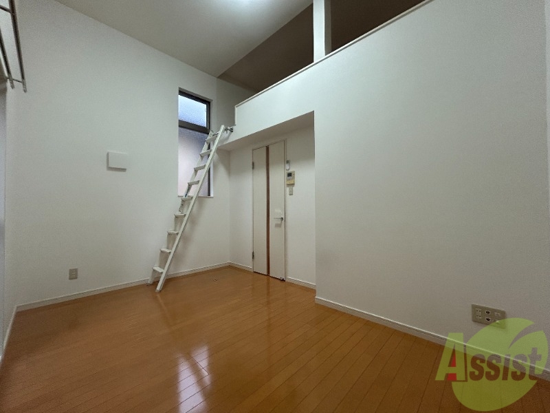 居室・リビング　６．１帖洋室です。生活のメインとなる部屋ですね。