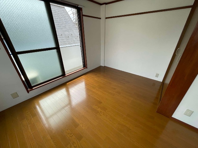 第6小山ハイツの居間写真