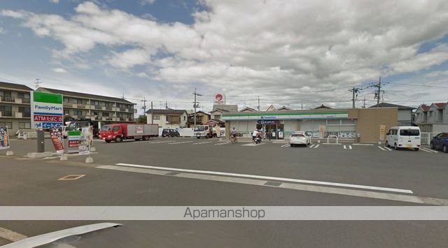 コンビニ　ファミリーマート三浜町店（コンビニ）まで676m