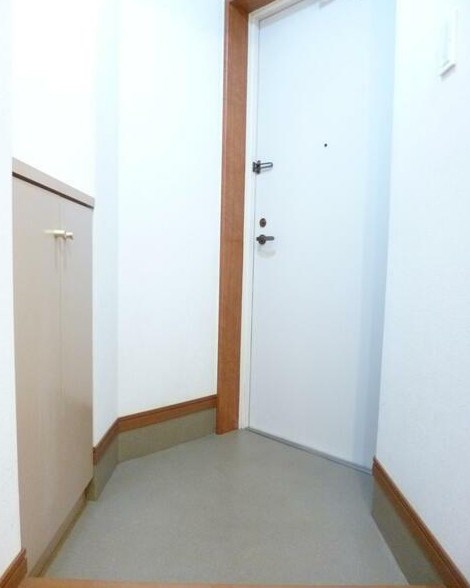 ＪＲ中央線 高円寺駅 徒歩10分 3階建 築22年の玄関写真