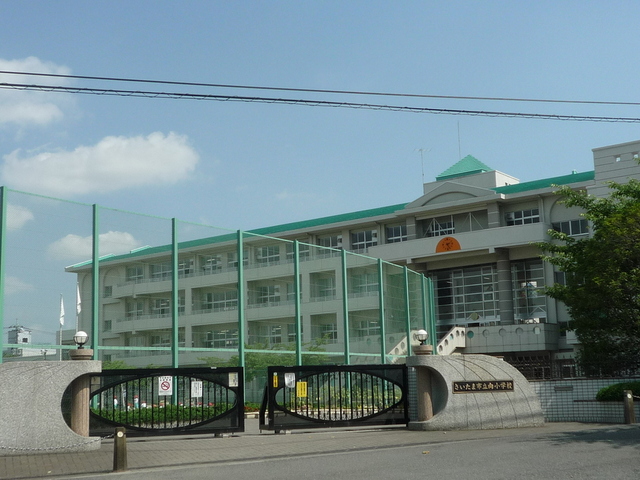 小学校　さいたま市立向小学校（小学校）まで130m