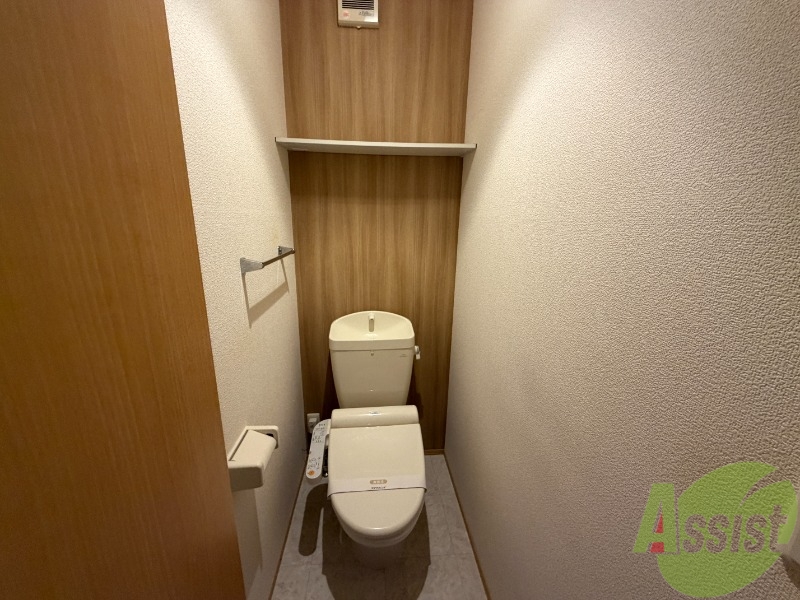 トイレ　トイレはウォシュレット機能付きです。安心して使用できますね。
