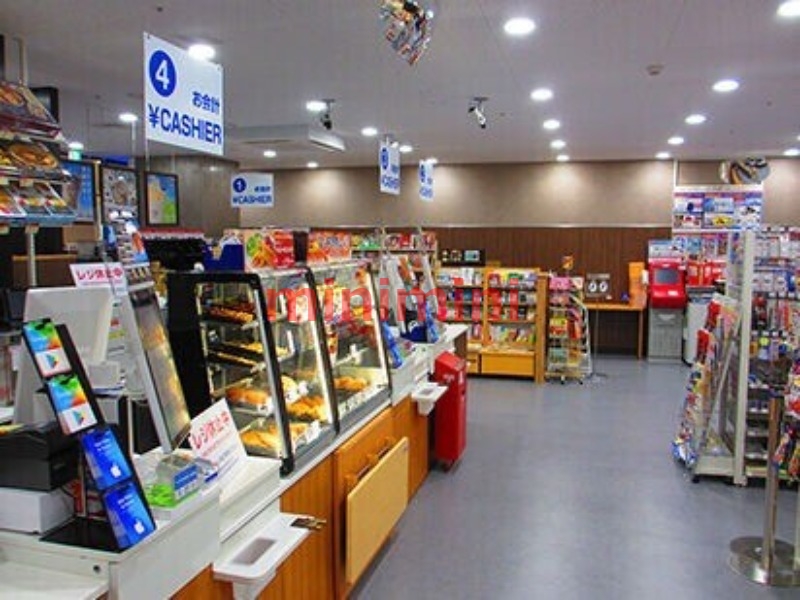 コンビニ　ローソン国立循環器病研究センター店（コンビニ）まで492m