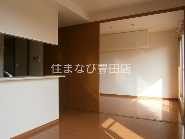 居室・リビング　同型別部屋写真