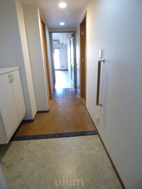 玄関　※同タイプの他のお部屋です