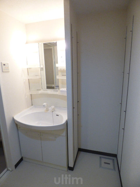 洗面設備　※同タイプの他のお部屋です