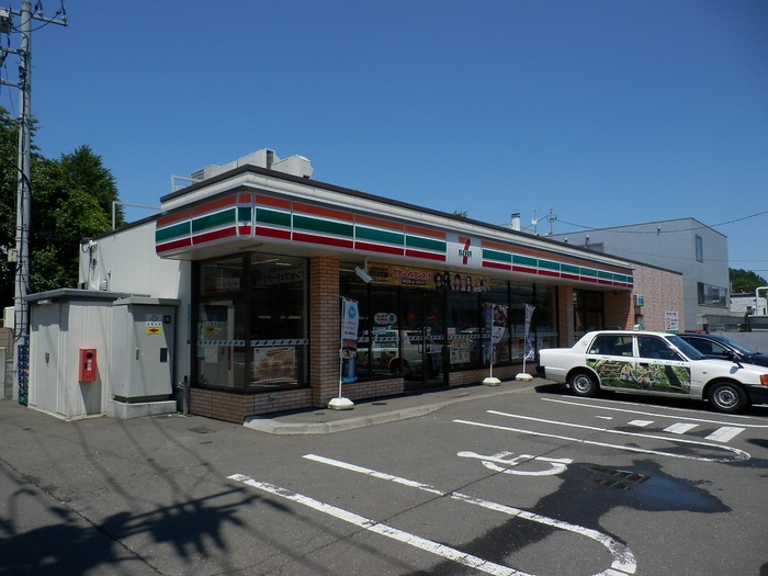コンビニ　セブンイレブン東札幌5条4丁目店（コンビニ）まで167m