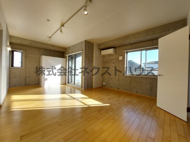 RELACIONの居間写真