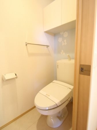 トイレ　同建物別室の写真です。