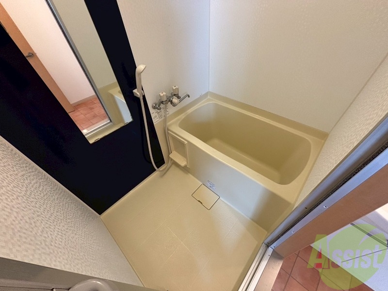 バス・シャワールーム　お風呂になります。一日の疲れを癒してくださいね。