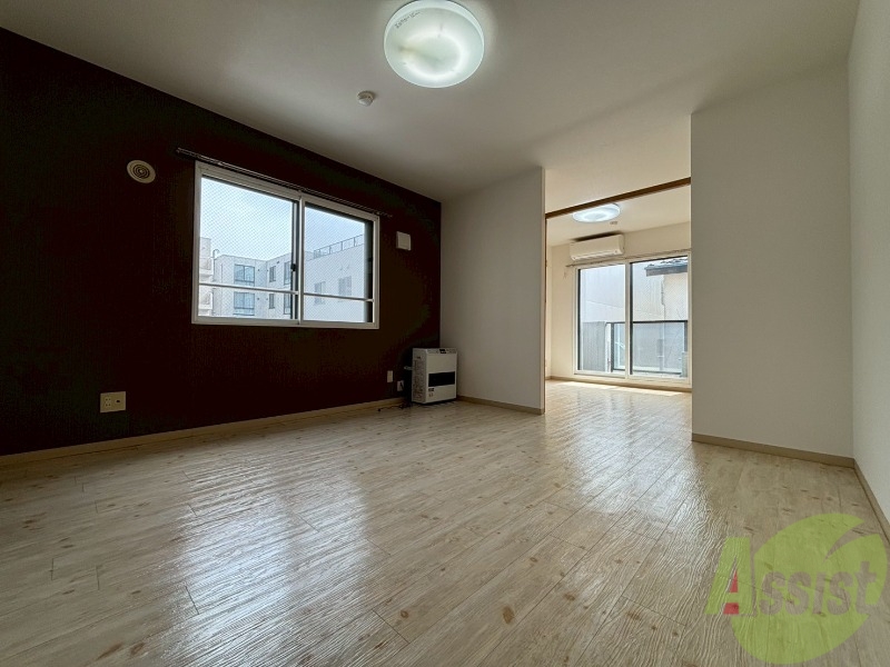 居室・リビング　広くてキレイなお部屋が広がっていて、充実した生活が送れそう。