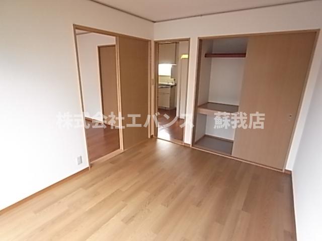 その他部屋・スペース　広くて明るい寝室