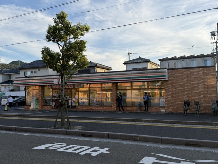 コンビニ　セブンイレブン野洲栄店（コンビニ）まで80m