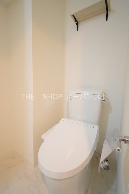 トイレ　シャワートイレ付き