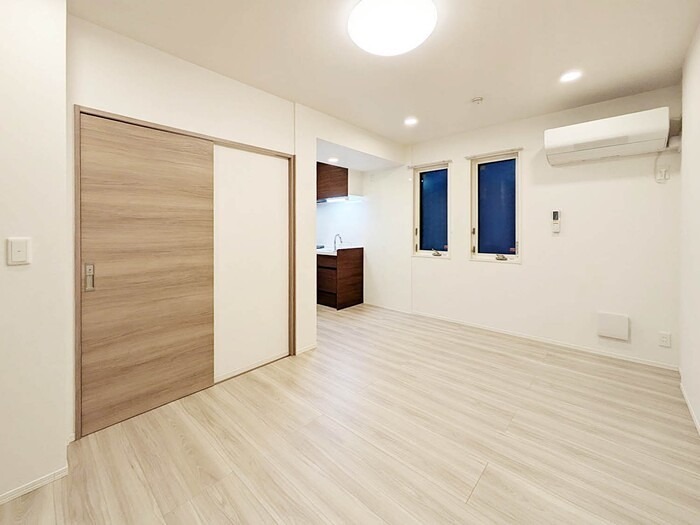 居室・リビング　リビングは1階★10.2帖のフローリングのお部屋です★