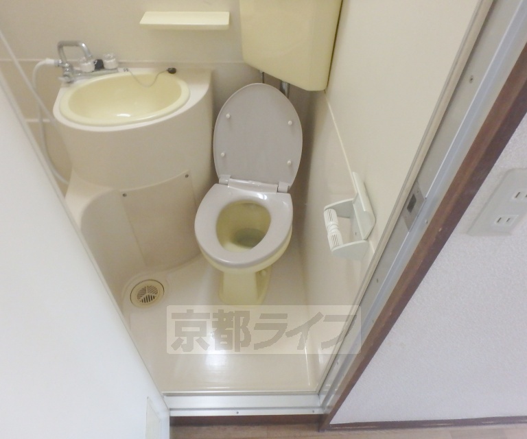 トイレ　すっきりとしたトイレスペースです。