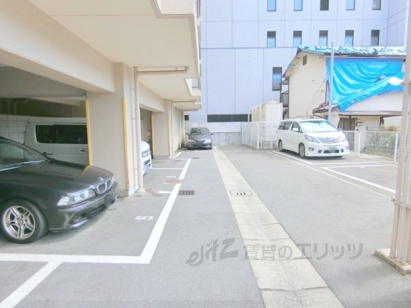 駐車場　駐車場