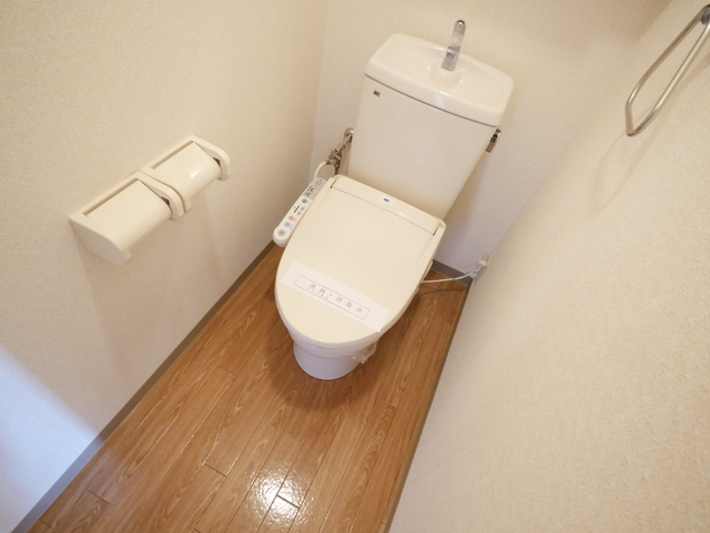 トイレ　★温水洗浄便座付きのトイレです★