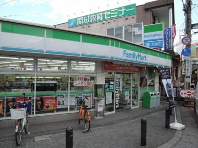 コンビニ　ファミリーマート一津屋三丁目店（コンビニ）まで590m
