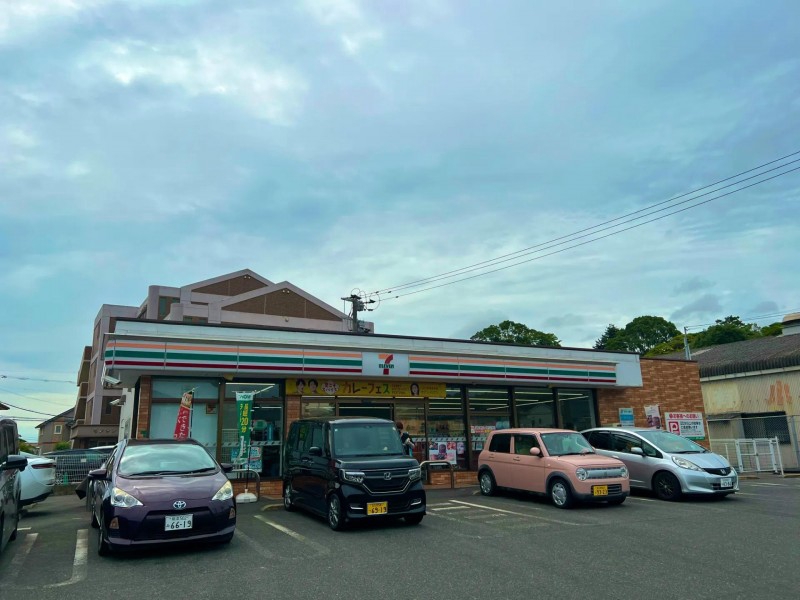 コンビニ　セブンイレブン小倉下石田1丁目店（コンビニ）まで295m