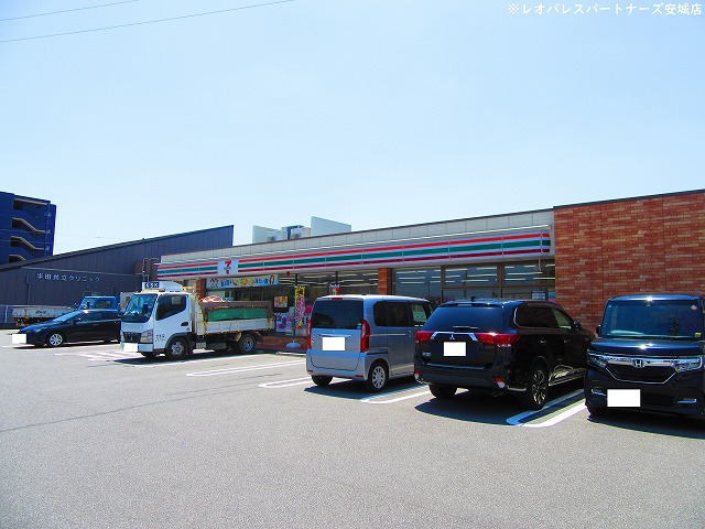 コンビニ　セブンイレブン半田住吉町店（コンビニ）まで325m