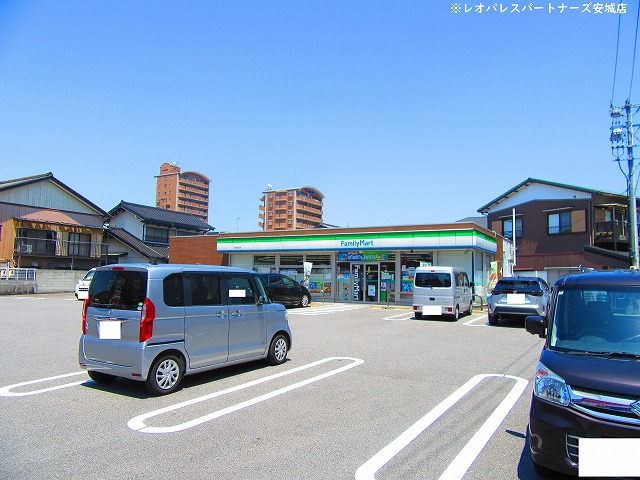 コンビニ　ファミリーマート半田住吉店（コンビニ）まで453m