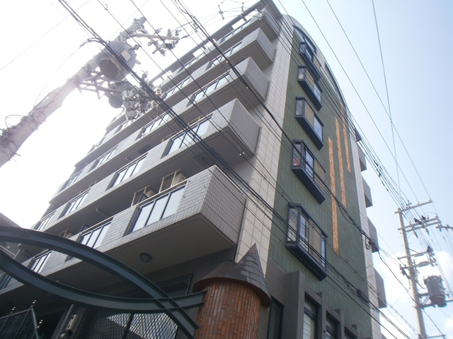 建物外観　グリーンがポイント、お洒落な外観ですよ。