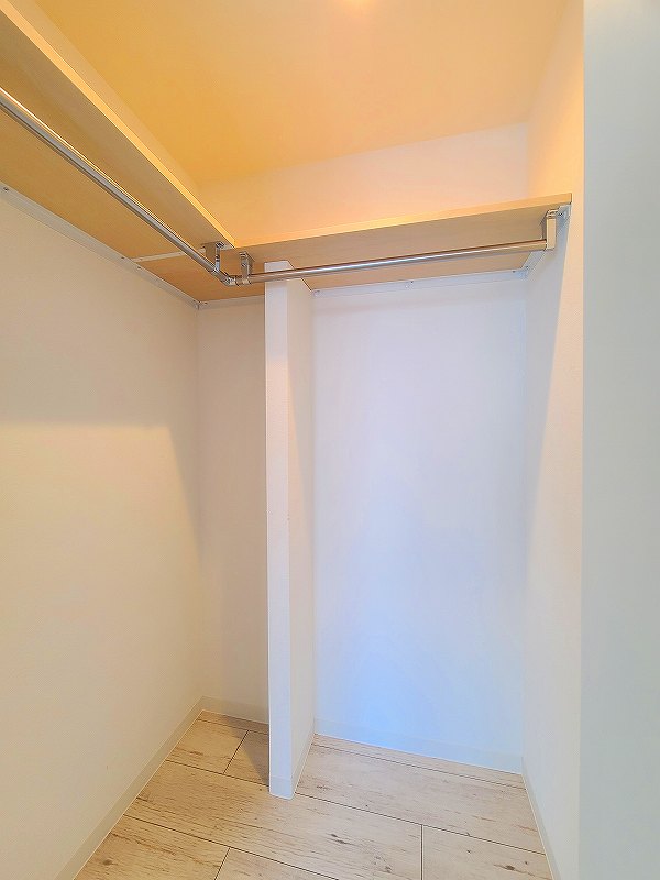 収納　奥行きがあるウォークインクローゼットタイプです☆