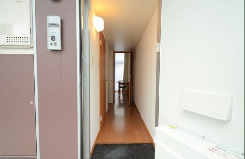 玄関　備品や設備仕様は号室等により異なります現地をご確認下さい。