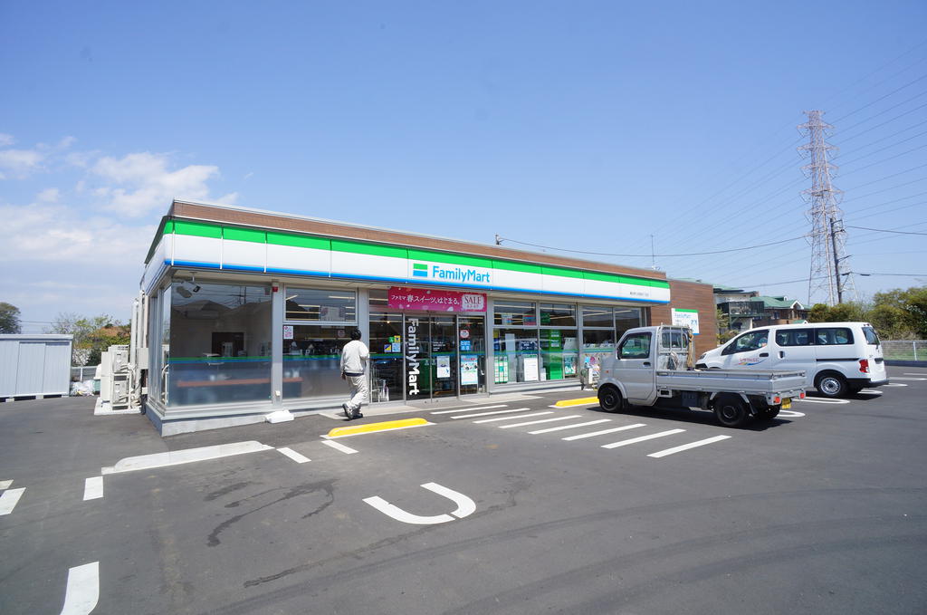 コンビニ　ファミリーマート瀬谷阿久和西四丁目店（コンビニ）まで313m