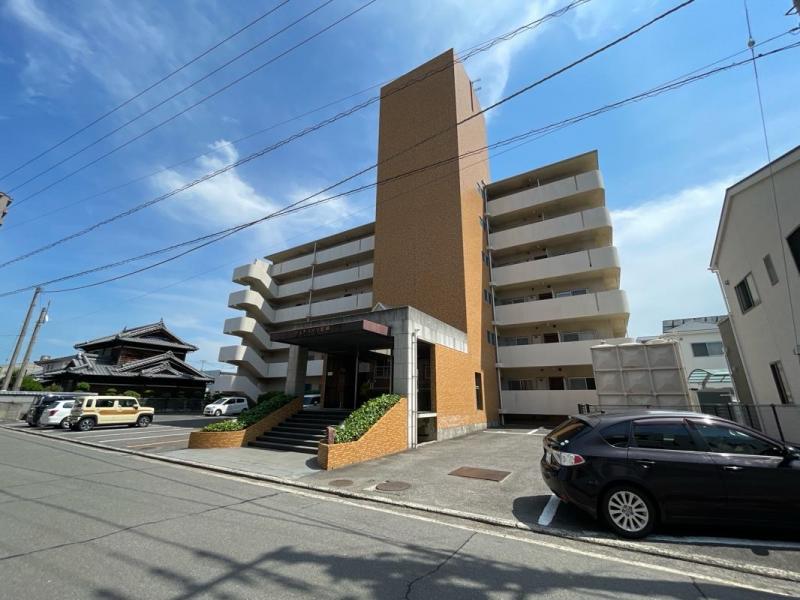 高松市松縄町のマンションの建物外観