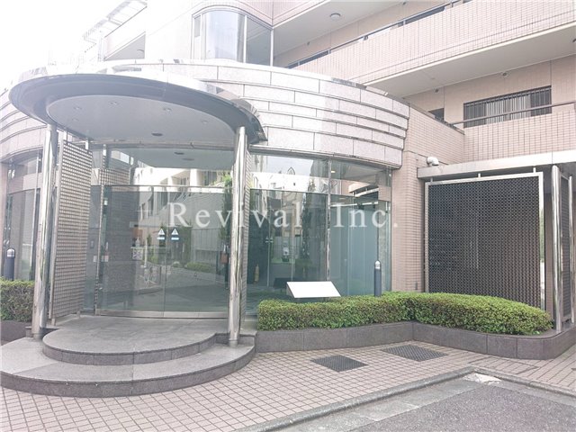 エントランス　手入れの行き届いているエントランスですね