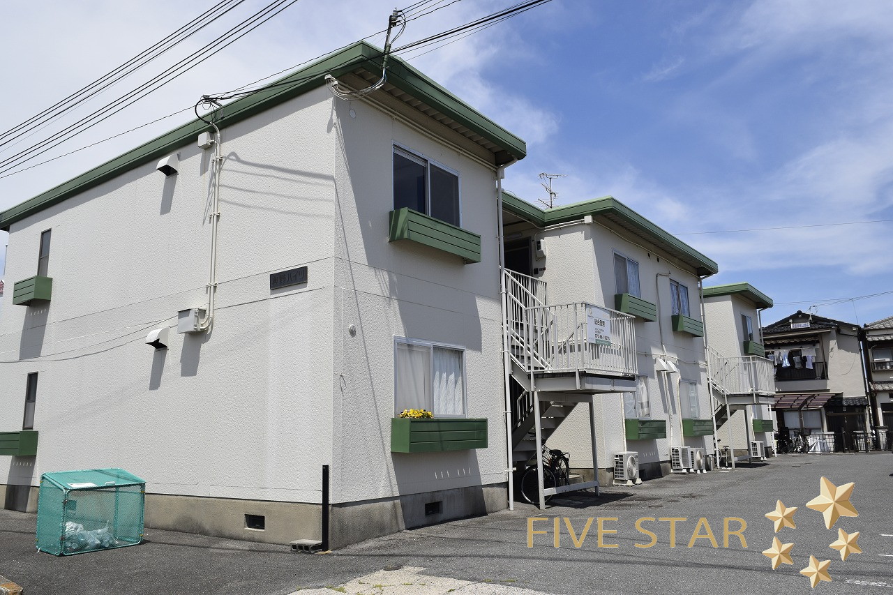 京阪本線 枚方市駅 バス乗車時間：14分 最寄りバス停で下車 徒歩2分 築45年
