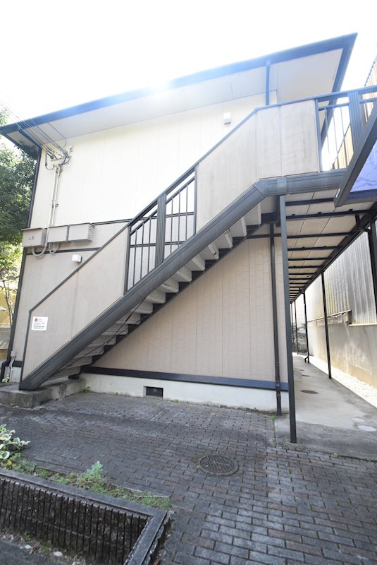 京都市北区上賀茂岡本町のアパートの建物外観