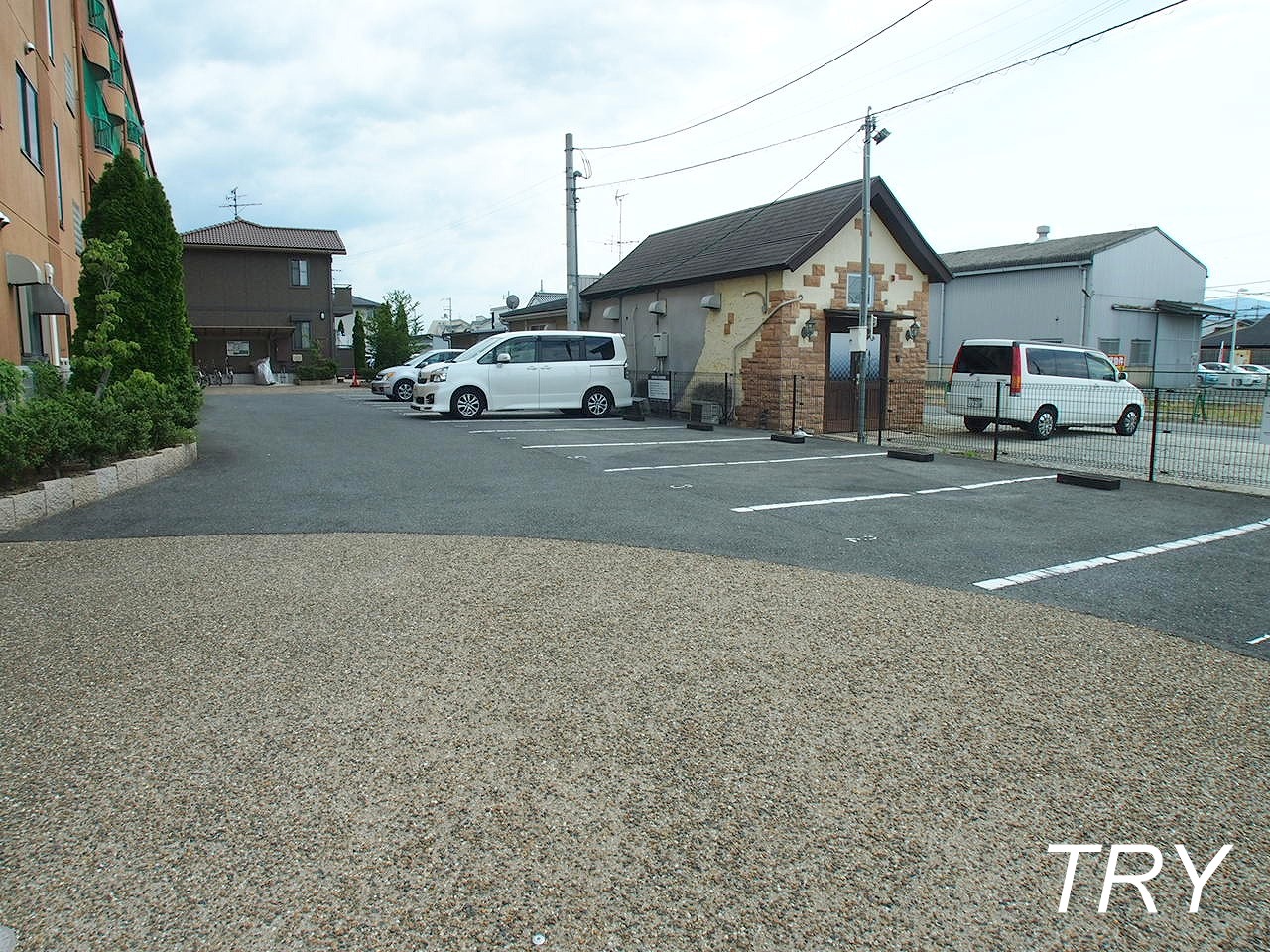 駐車場　敷地内駐車場