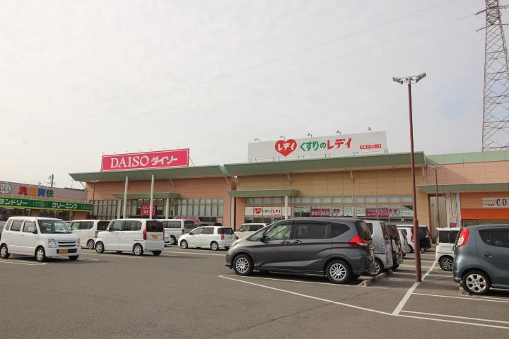 ドラックストア　くすりのレディ西大寺店（ドラッグストア）まで1058m