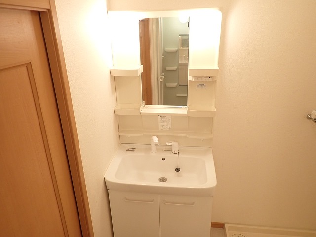 洗面設備　洗髪洗面化粧台です