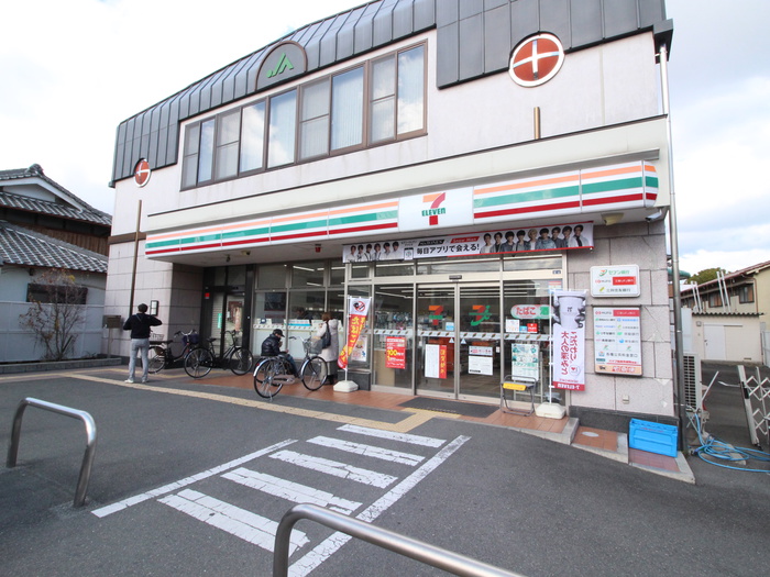 コンビニ　セブンイレブン摂津市千里丘東1丁目店（コンビニ）まで234m