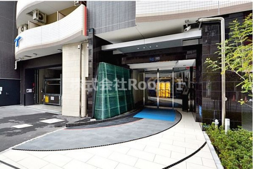 エントランス　落ち着いたエントランスです