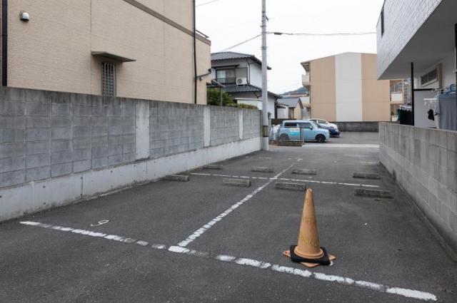 【アルボラーダ西町の駐車場】