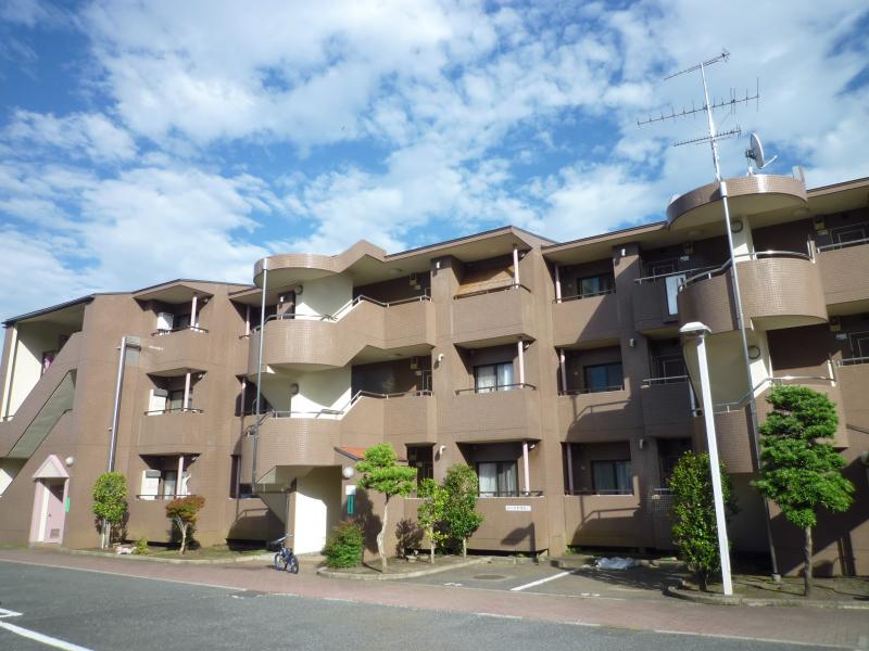 横浜市緑区三保町のマンションの建物外観