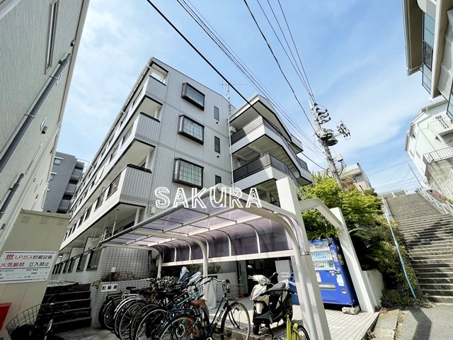 横浜市都筑区すみれが丘のマンションの建物外観
