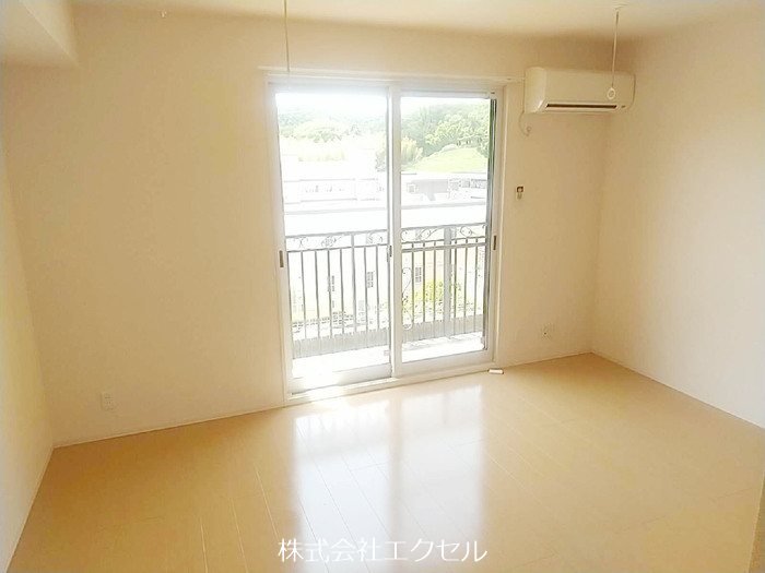 居室・リビング　明るいリビングです。