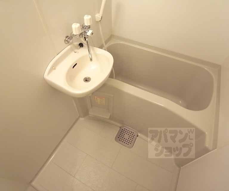 バス・シャワールーム　ゆったり浸かれます！