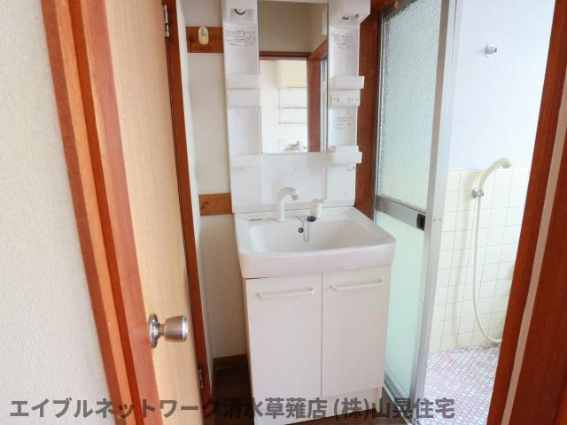 洗面設備　独立洗面台、朝の身支度には欠かせません