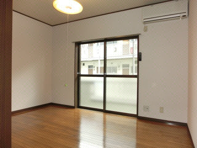 居室・リビング　室内