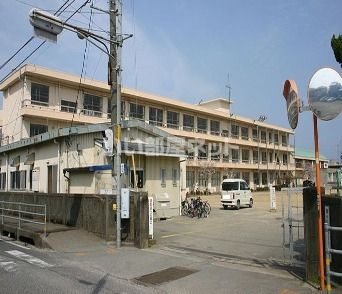小学校　南小松島小学校（小学校）まで521m