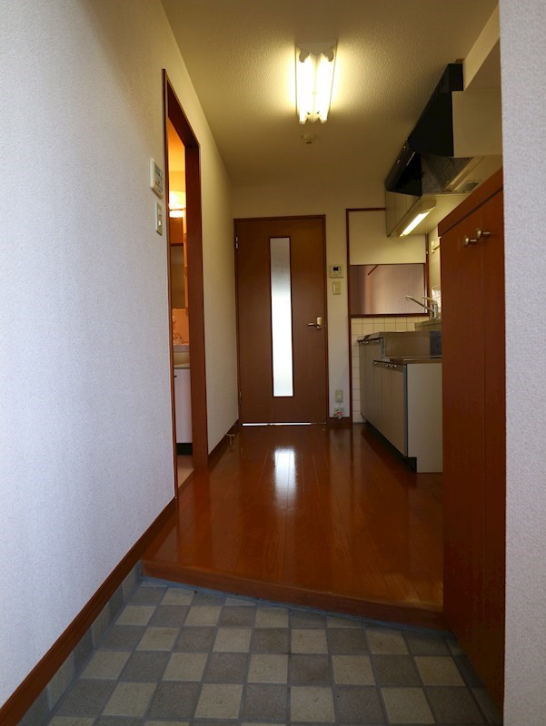 玄関　他の不動産屋さん掲載のお部屋もご紹介可能です。